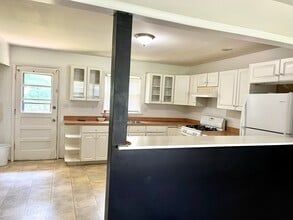 272 Liverpool Rd in Lexington, KY - Foto de edificio - Building Photo