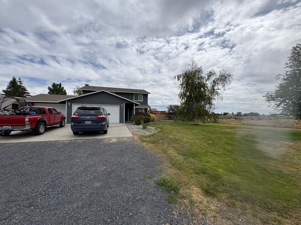 4727 Shorecrest Dr NE in Moses Lake, WA - Building Photo