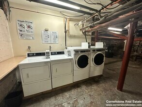 63 Burbank St, Unit 14 in Boston, MA - Foto de edificio - Building Photo