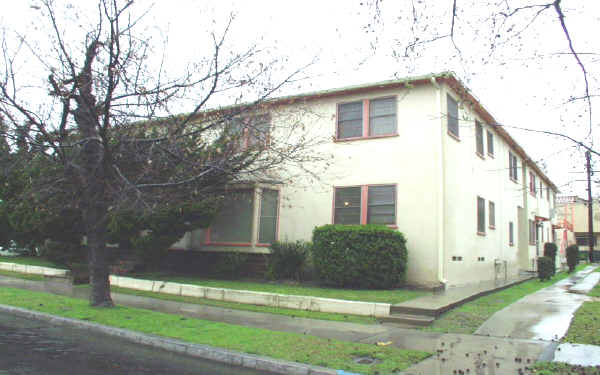 807 Belmont Ave in Long Beach, CA - Foto de edificio - Building Photo