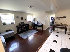 136 Hill St, Unit 3 in Portsmouth, NH - Building Photo - Building Photo