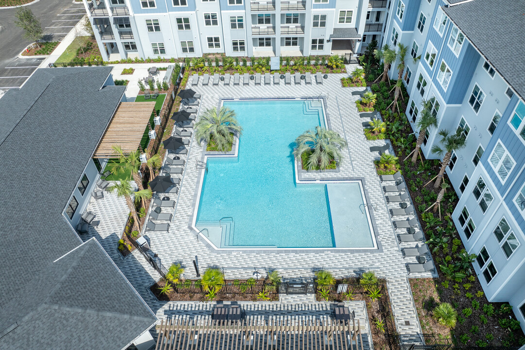 Madison Fountains in Saint Johns, FL - Building Photo