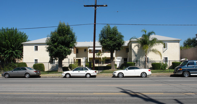 12523 Burbank Blvd in Valley Village, CA - Building Photo - Building Photo