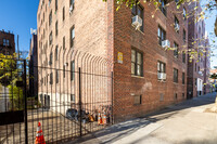 416 West 206Th Street in New York, NY - Foto de edificio - Building Photo