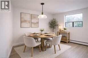 15 Kappele Cir in Stratford, ON - Building Photo