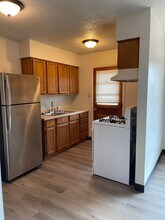 Knollridge Garden Apartments in Coralville, IA - Building Photo - Interior Photo