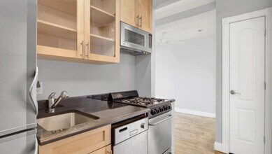 234 Mott St, Unit 12 in New York, NY - Building Photo - Building Photo