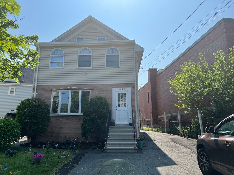 491 Central St in Saugus, MA - Building Photo