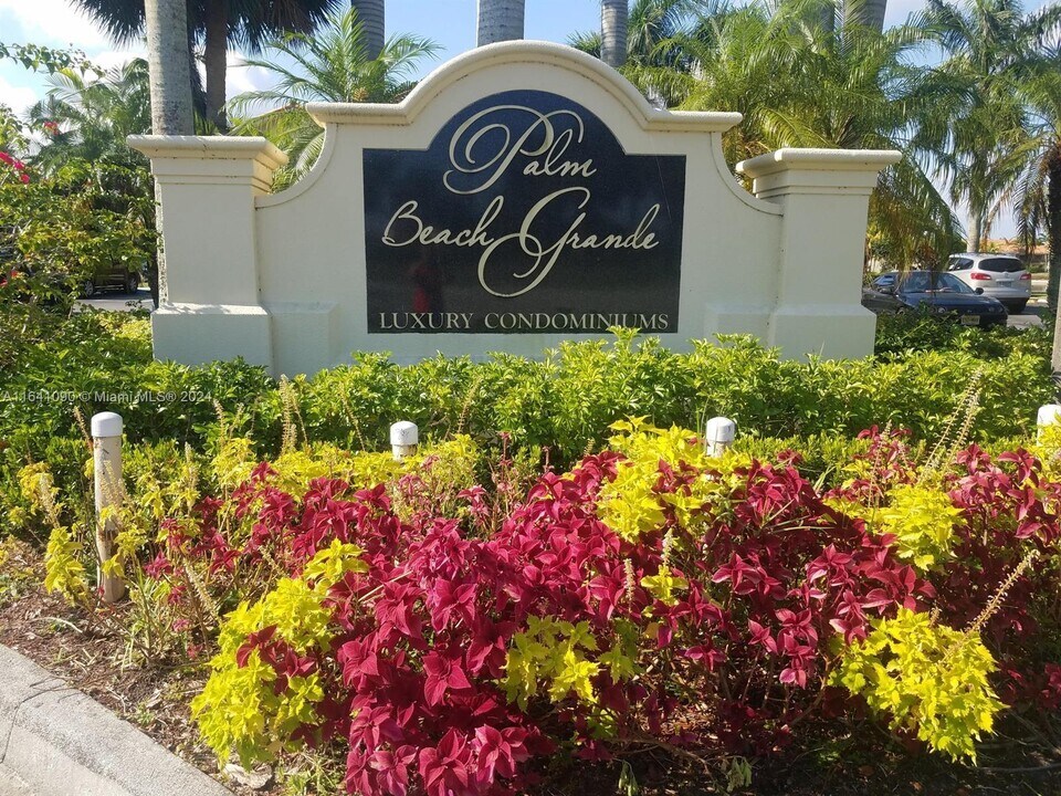 1513 Lake Crystal Dr-Unit -B in West Palm Beach, FL - Foto de edificio