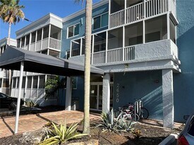 2650 Coconut Bay Ln in Sarasota, FL - Building Photo