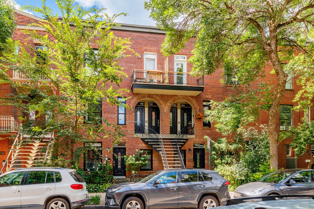 734-744 Agnès Rue in Montréal, QC - Building Photo