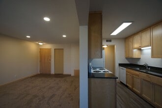 1260 Larpenteur Ave W in St. Paul, MN - Foto de edificio - Building Photo
