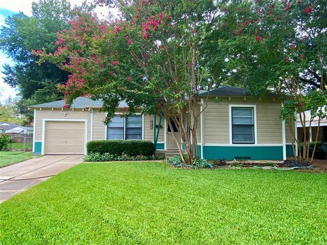 1205 Mockingbird Ln in Arlington, TX - Building Photo