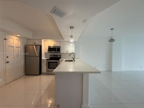 3703 NE 166th St in Miami, FL - Building Photo - Building Photo
