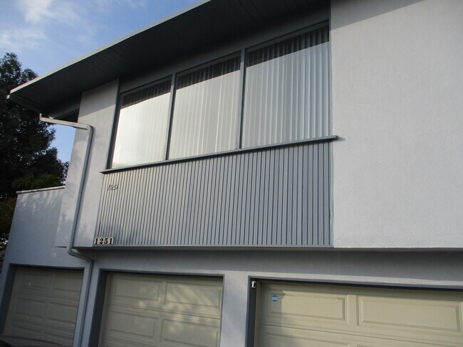1251 Prospect Ave in Hermosa Beach, CA - Building Photo - Building Photo