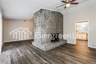 9538 Vinewood Dr in Dallas, TX - Building Photo - Building Photo