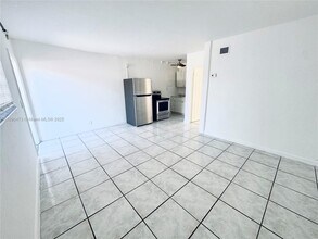 825 NW 9th St in Hallandale Beach, FL - Building Photo - Building Photo