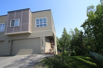 5593 Big Bear Wy in Anchorage, AK - Building Photo - Building Photo