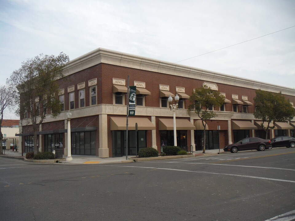 223 N Irwin St in Hanford, CA - Building Photo