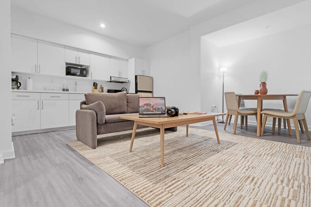 1200 Ocean Dr in Miami Beach, FL - Building Photo
