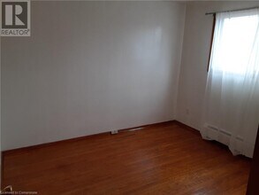 126 Clive Rd in Kitchener, ON - Building Photo - Building Photo