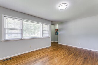 233 S Lamar Ave in Haysville, KS - Building Photo - Building Photo