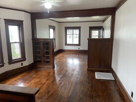 718 Washington Ave, Unit Right Side in Dunkirk, NY - Building Photo