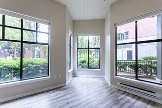 Kearney Plaza in Portland, OR - Building Photo - Interior Photo