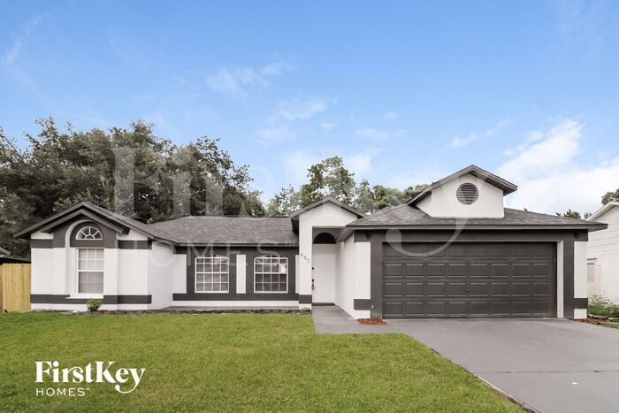 980 Sylvia Dr in Deltona, FL - Building Photo