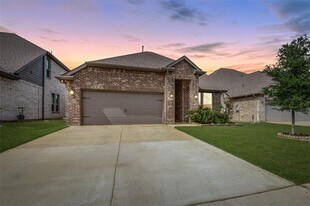 656 Bethpage Dr in Red Oak, TX - Building Photo