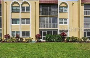 1085 Forest Lakes Dr in Naples, FL - Building Photo