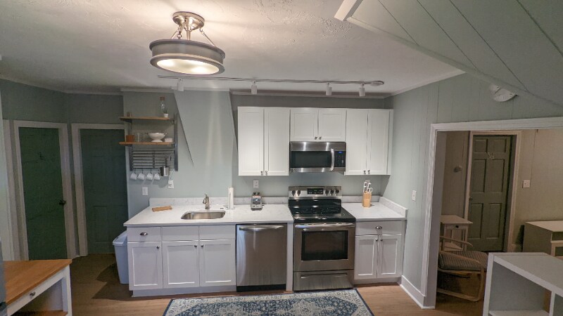 206 Bayview Ave-Unit -Unit 3D in Bristol, RI - Building Photo