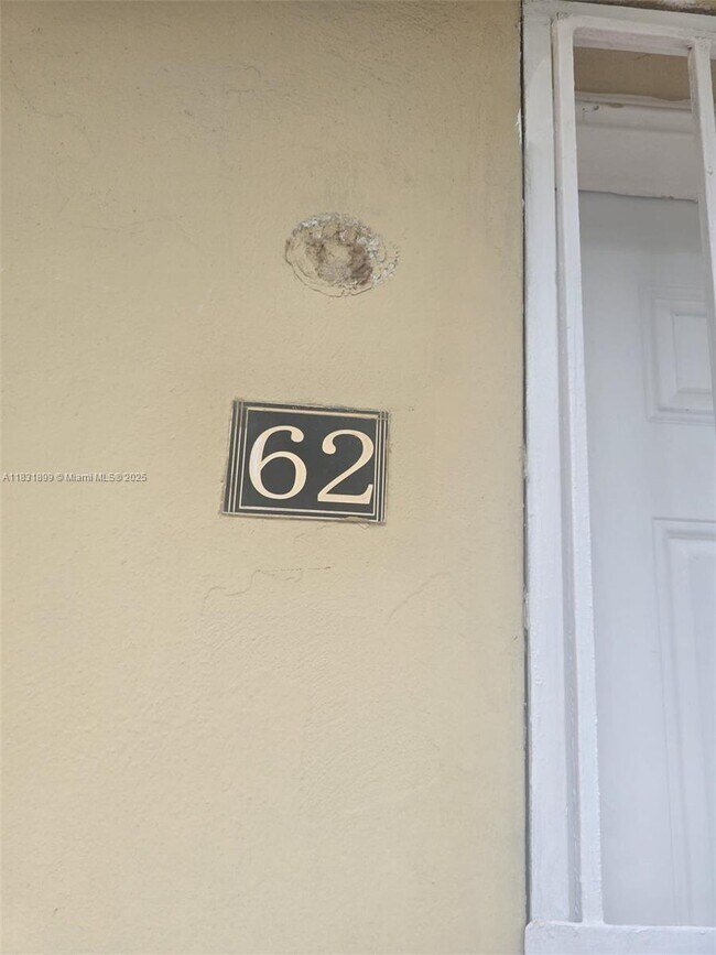 2441 NW 13th St in Miami, FL - Building Photo - Building Photo