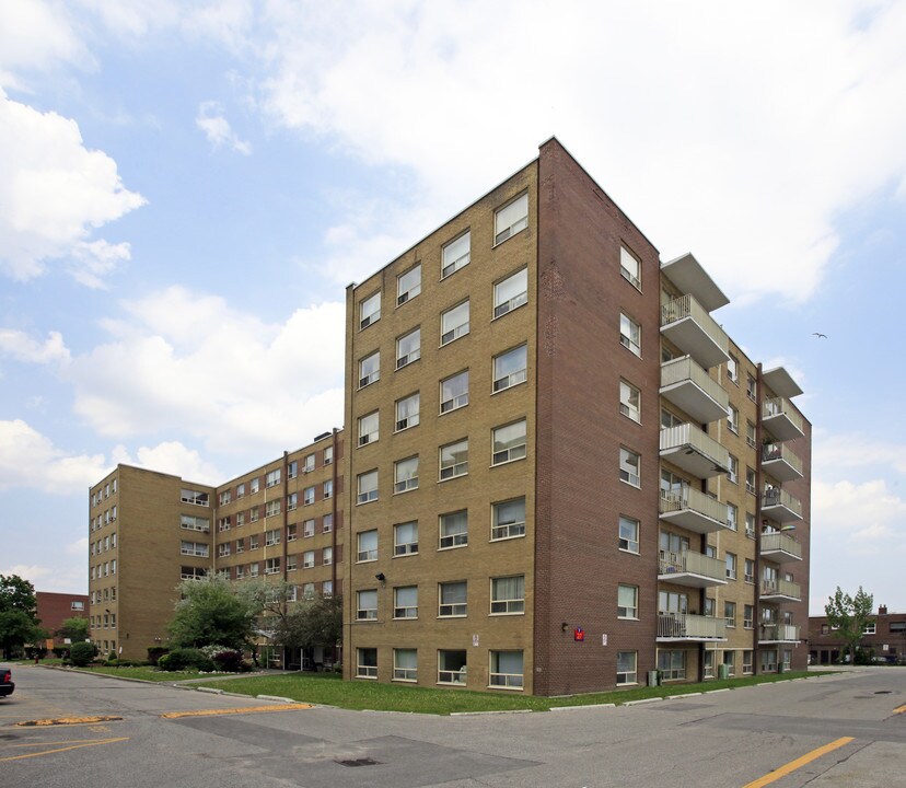 Rexlington Heights in Toronto, ON - Building Photo