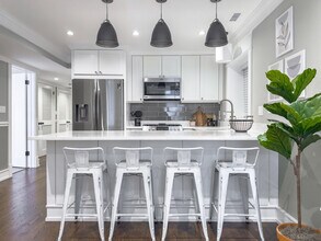 3445 N Hoyne Ave, Unit J07P in Chicago, IL - Building Photo - Building Photo