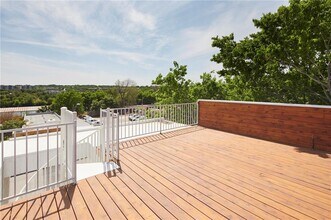 2016 Jesse E. Segovia St in Austin, TX - Building Photo - Building Photo