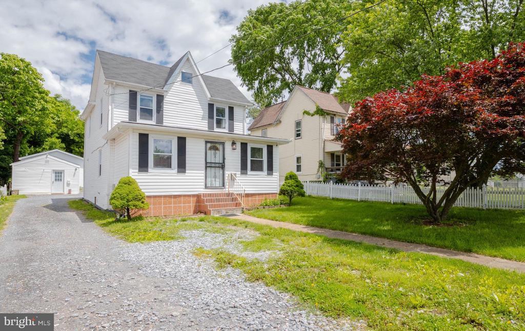 204 Winters Ln in Catonsville, MD - Building Photo