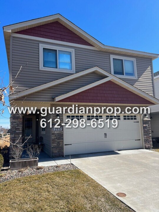 12117 Hupp St NE in Blaine, MN - Building Photo
