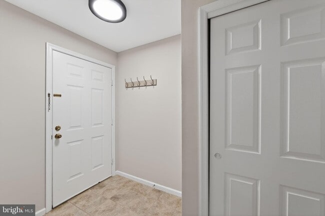 933 Washington Pl, Unit 33 in Chesterbrook, PA - Foto de edificio - Building Photo