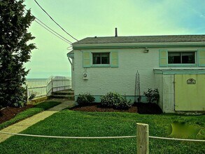 26 Shore Dr in Mattapoisett, MA - Building Photo - Building Photo