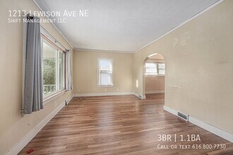 1213 Lewison Ave NE in Grand Rapids, MI - Building Photo - Building Photo