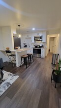 2119 Las Colinas Ave, Unit Eagle Rock Cottage in Los Angeles, CA - Foto de edificio - Building Photo