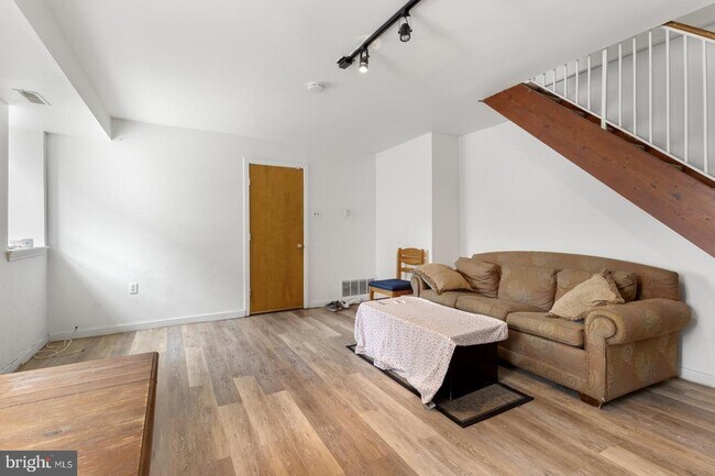 846 Corinthian Ave-Unit -1 in Philadelphia, PA - Building Photo - Building Photo