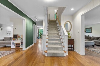 1025 Old White Plains Rd in Mamaroneck, NY - Building Photo - Building Photo