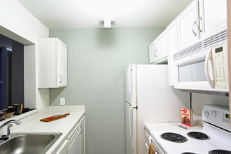 Woodland Heights Apartments in Lakeland, FL - Building Photo - Interior Photo