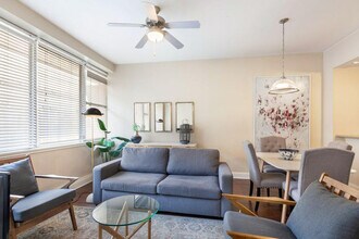 925 Common St in New Orleans, LA - Building Photo - Building Photo
