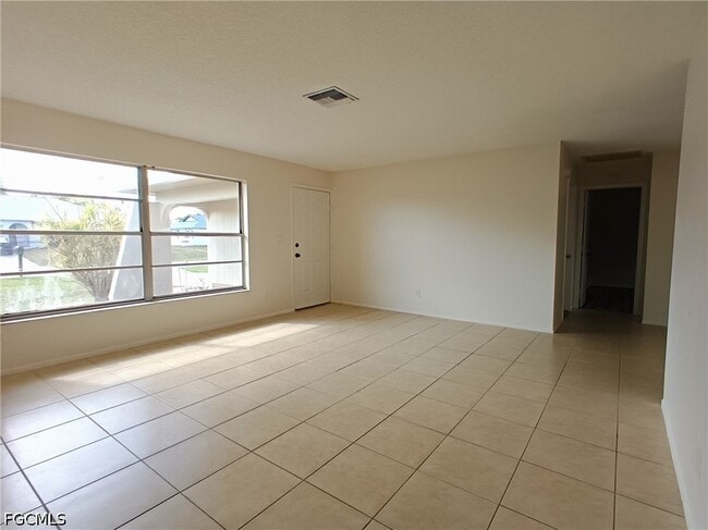 1815 SE 11th Ave in Cape Coral, FL - Building Photo - Building Photo