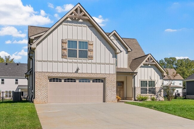 573 Bowden Dr in Clarksville, TN - Building Photo - Building Photo