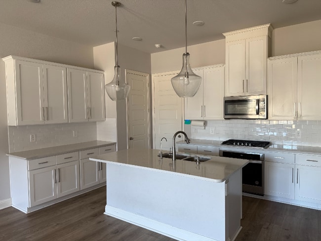 12976 Jk Ojha St in Farmers Branch, TX - Foto de edificio - Building Photo