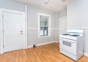 21 Gardner St in Waltham, MA - Building Photo - Building Photo